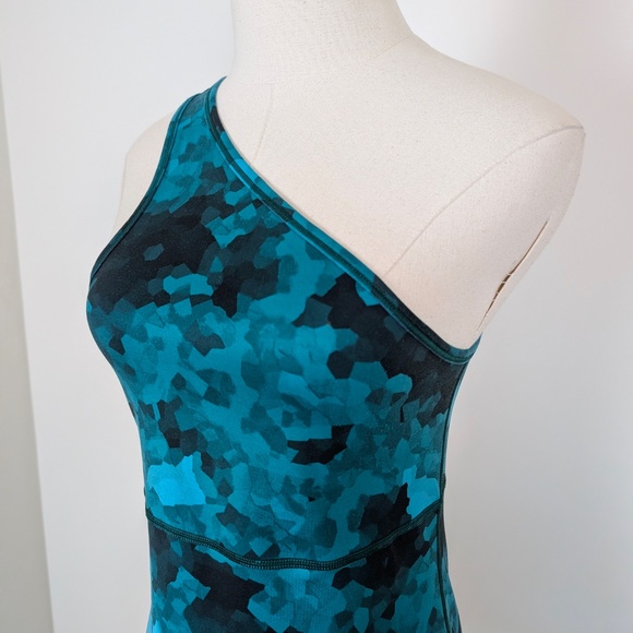 Lululemon Top Cold One Shoulder Camo Women’s Sleeveless Tight Fitted - Picture 7 of 8